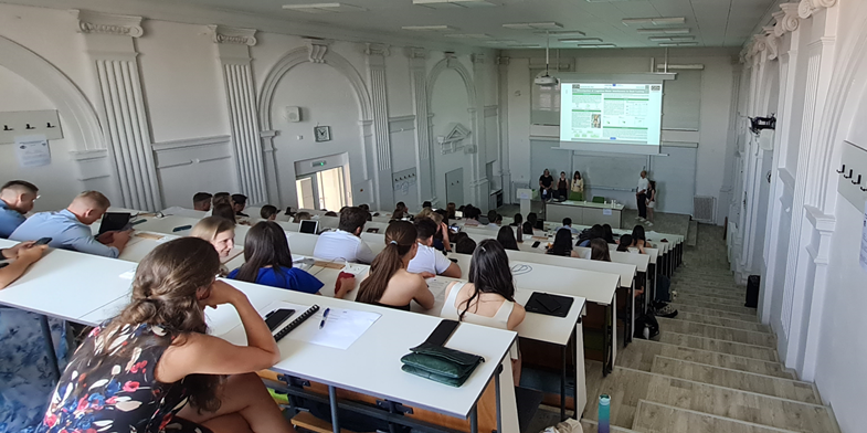 Studierende bei der Crossborder Conference im Interreg Projekt NEURO